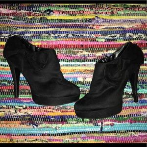 BLACK BOOTIE HEELS WITH BOW SUPER COMFORTABLE
